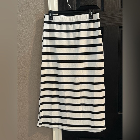 SHEIN Black and White Striped Midi Skirt - Picture 2 of 3